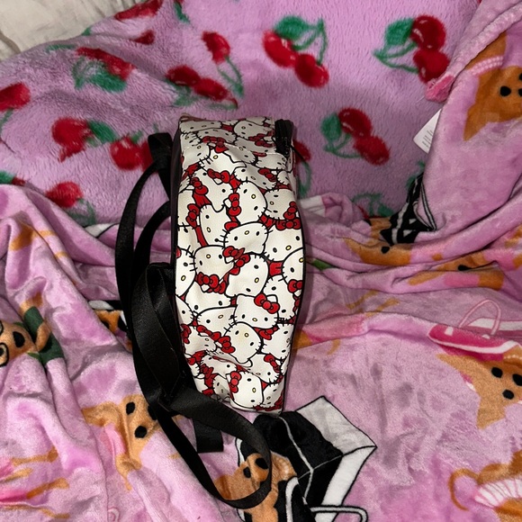 Hello Kitty Mini Backpack - Picture 3 of 5